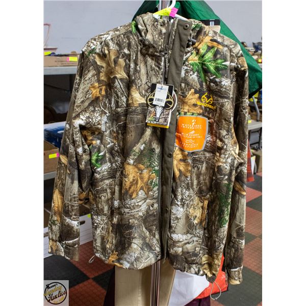 NEW REAL TREE MENS JACKET SIZE LARGE WITH TAGS
