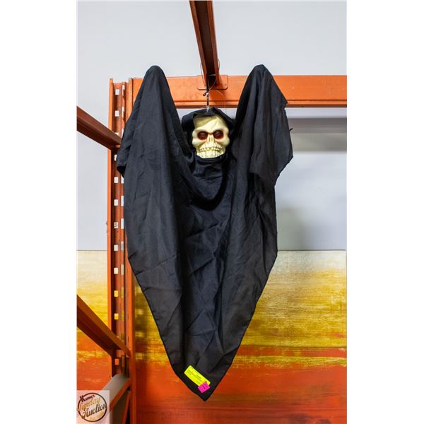 HANGING SKELETON HALLOWEEN DECOR