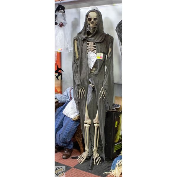 80" HALLOWEEN SKELETON WITH LED EYES