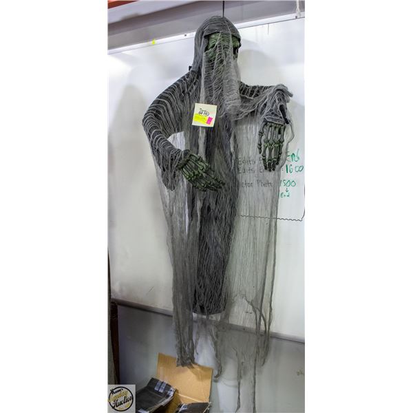 43" MUMMY GHOUL HANGING HALLOWEEN DECOR