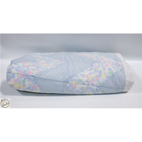 ESTATE PATCHWORK QUILT - LIGHT BLUE WITH
