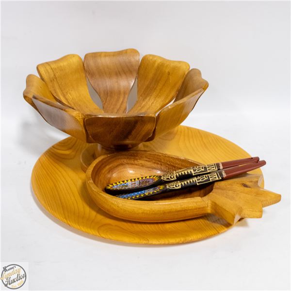 VINTAGE WOOD PETAL FRUIT BOWL TRAY &
