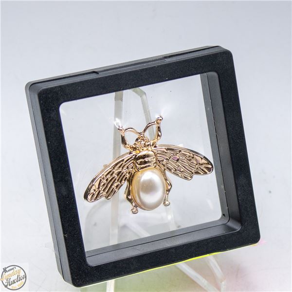 NEW GOLD TONE BEE WITH PEARL ACCENT BODY