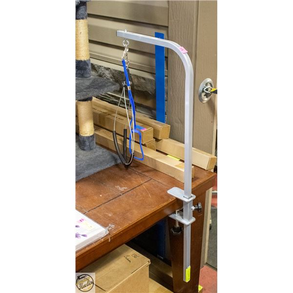 PET GROOMING ARM WITH CLAMP AND 3 LOOPS