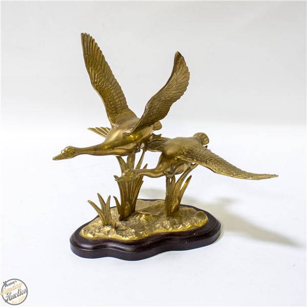 VINTAGE BRASS SCULPTURE OF 2 FLYING GEESE