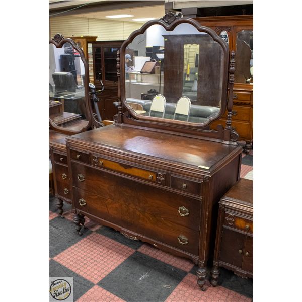 ANTIQUE 1920'S WOODEN SWIVEL MIRROR DRESSER WITH