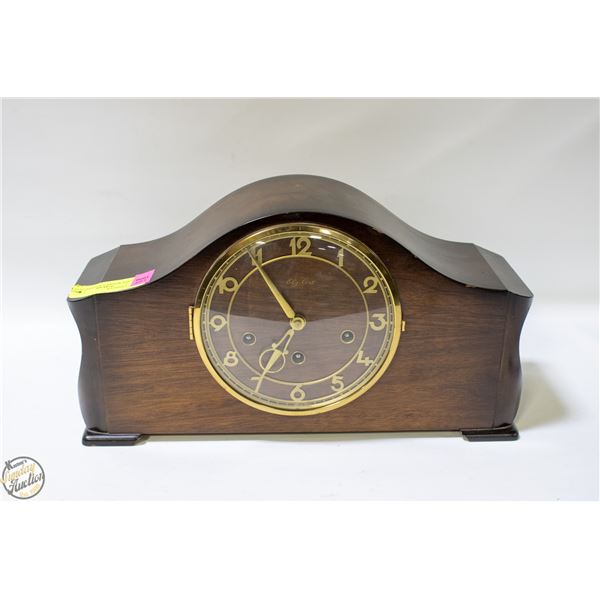 VINTAGE WOODEN MANTEL CLOCK