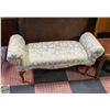 Image 1 : WOOD/FABRIC BENCH