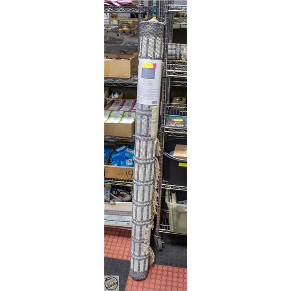 NEW 5'2" X 6'7" INDOOR/OUTDOOR PATIO RUG