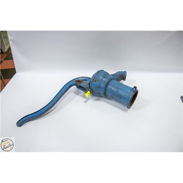 VINTAGE CAST IRON HAND WATER PUMP
