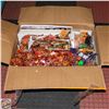Image 1 : BOX OF HALLOWEEN DECOR
