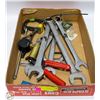 Image 1 : LOT OF TOOLS AND WRENCHES
