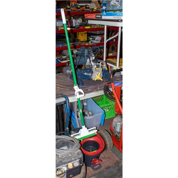 NEW SPONGE MOB/BROOM BUCKET