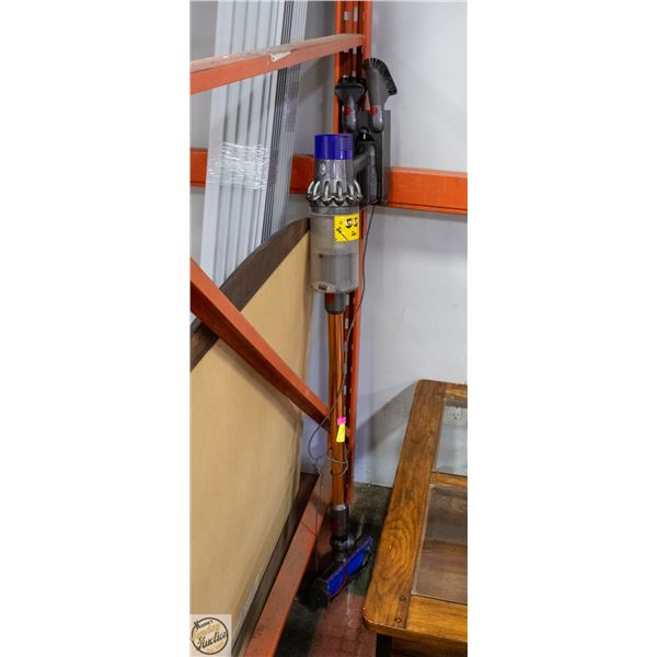 DYSON CYCLONE VAC / CHARGER