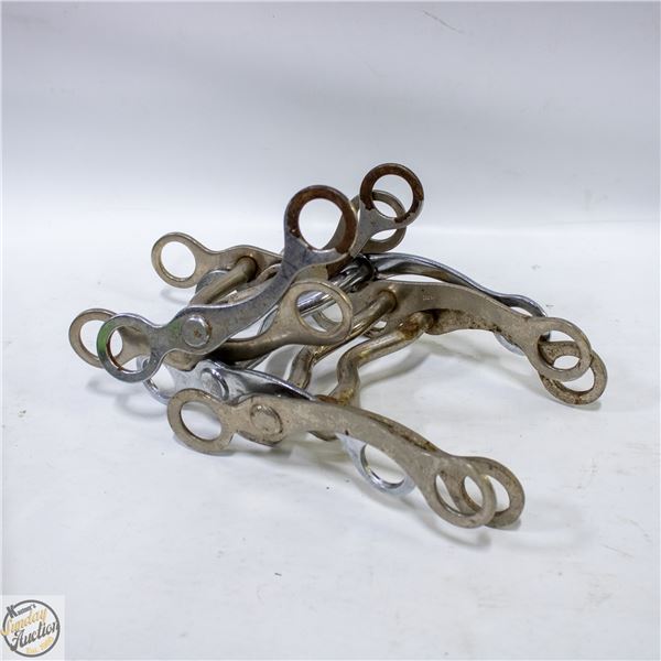 5 HORSE BITS (3 ARE 4.75" WIDE + 2 ARE 5.5" WIDE)