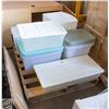 Image 1 : PALLET OF ASSORTED CLEAR TOTES
