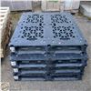 Image 1 : LOT OF 4 HD PLASTIC PALLETS