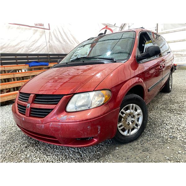 PARKSVILLE - 2005 DODGE CARAVAN/GRAND CARAVAN RED 207625 KMS - 258910-4