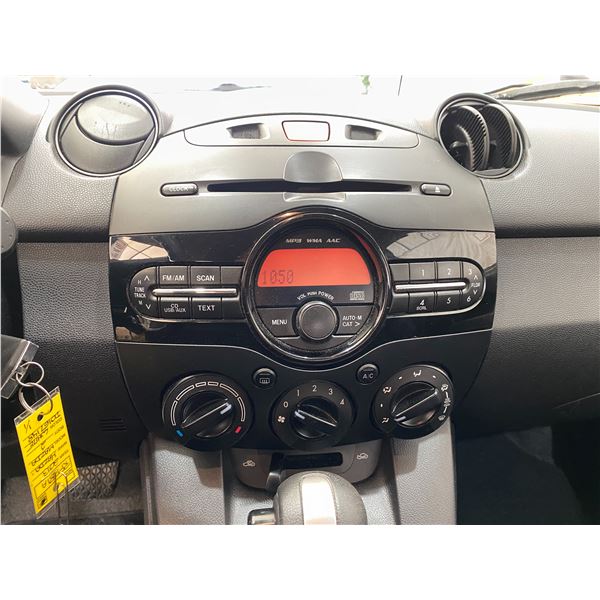 PARKSVILLE - 2013 MAZDA MAZDA2 WHITE 170893 KMS - 167148-2