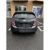 Image 5 : 2014 GREY CHEVROLET SONIC HATCHBACK, RUNS ROUGH, NEEDS OIL, HATCH DOES NOT STAY OPEN, LOCKS WORKING,