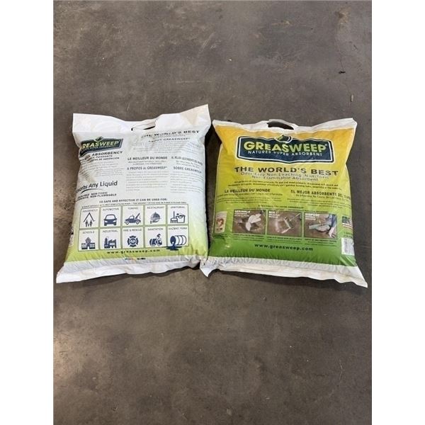 2 NEW BAGS OF GREASWEEPNATURES SUPER ABSORBENT, 28.3 LITRE BAGS