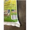 Image 3 : 2 NEW BAGS OF GREASWEEPNATURES SUPER ABSORBENT, 28.3 LITRE BAGS