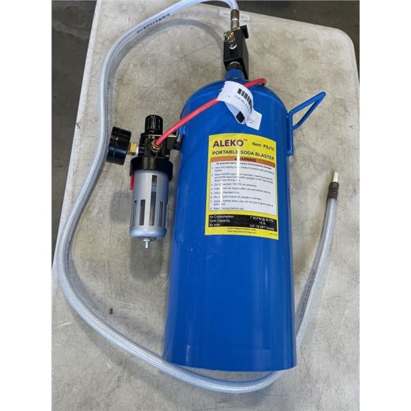 PORTABLE SODA BLASTER TANK WITH REGULATOR AND HOSE