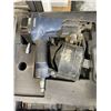 Image 2 : 3 AIR NAILERS WITH HOSE AND NAILS