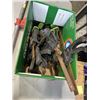 Image 2 : ASSORTED QUICK CLAMPS AND BAR CLAMP