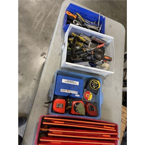 4 TRAYS OF TOOLS INCLUDING MEASURING TAPES, RATCHETS, HIGHWAY EMERGENCY REFLECTOR LIGHTS ETC