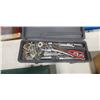 Image 2 : BOX OF TOOLS AND TOOL CASES