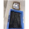 Image 1 : TRAY OF 12" WOOD SCREWS