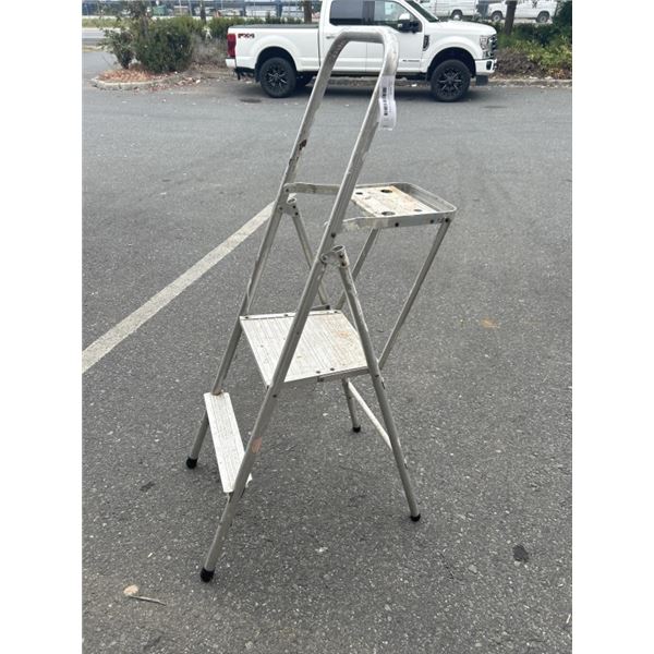 ALUMINUM FOLDING STEP LADDER