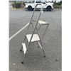 Image 1 : ALUMINUM FOLDING STEP LADDER