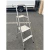 Image 2 : ALUMINUM FOLDING STEP LADDER