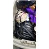 Image 2 : PLASTIC TOTE OF HALLOWEEN MASKS