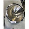 Image 1 : NEW STAINLESS STEEL SINK