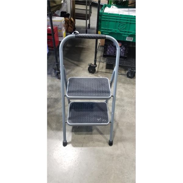 FOLDING STEP LADDER
