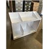 Image 2 : WHITE RETAIL DISPLAY SHELF