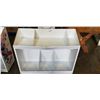 Image 1 : WHITE RETAIL DISPLAY SHELF