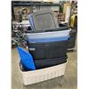 Image 1 : 8 PLASTIC TOTES WITH 3 LIDS