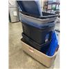 Image 4 : 8 PLASTIC TOTES WITH 3 LIDS