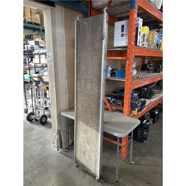 ONE SCAFFOLDING PLANK
