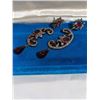 Image 3 : VINTAGE HAND CRAFTED DANGLE EARRINGS W/ RUBY STONES