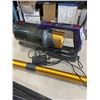 Image 2 : 2 HANDHELD VACUUM