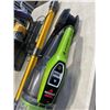 Image 4 : 2 HANDHELD VACUUM