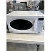 Image 2 : 2 DANBY MICROWAVES