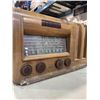 Image 2 : VINTAGE RCA VICTOR GLOBE TROTTER RADIO. POWERS ON, BUT ONLY HEAR STATIC