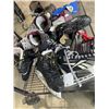 Image 2 : LARGE LOT OF ICE HOCKEY SKATES