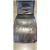 Image 2 : MODERN BLACK LEATHER CHAISE